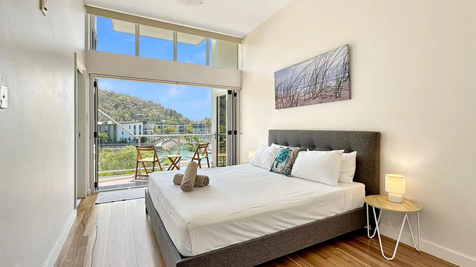 Waterfront 'Beachside' Apartment Nelly Bay