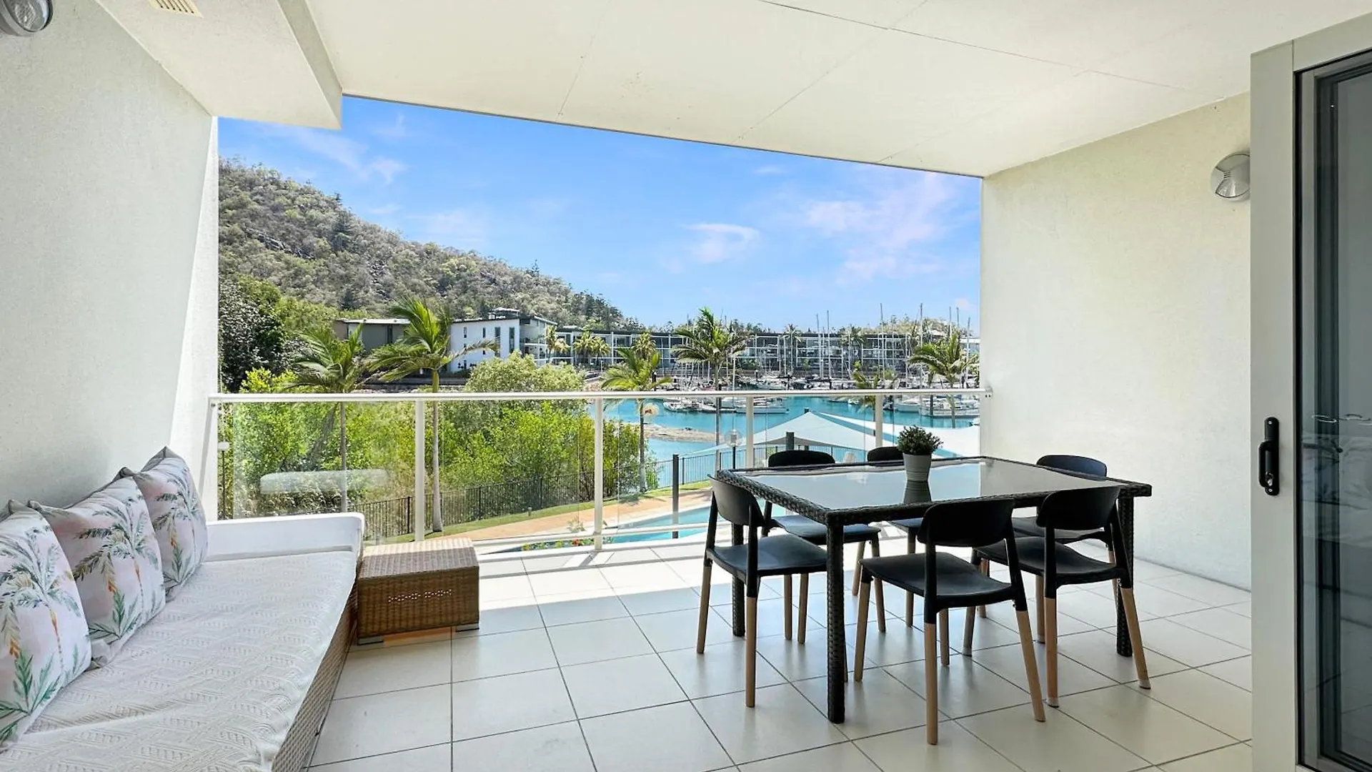 Waterfront 'Beachside' Apartment Nelly Bay Αυστραλία